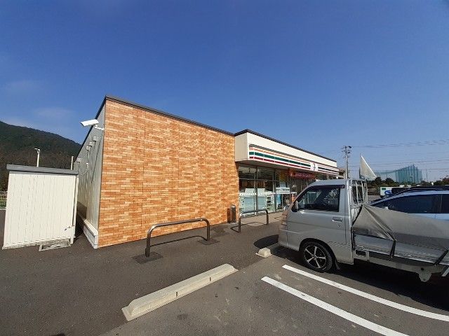 近くのセブンイレブン桑名多度１丁目店まで750m（徒歩10分）