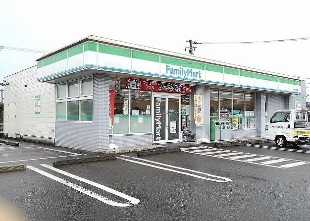 近くのコンビニまで10m（徒歩1分）
