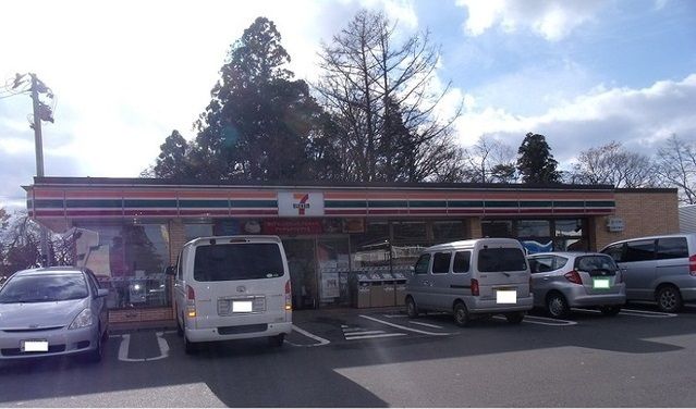近くのコンビニまで400m（徒歩5分）