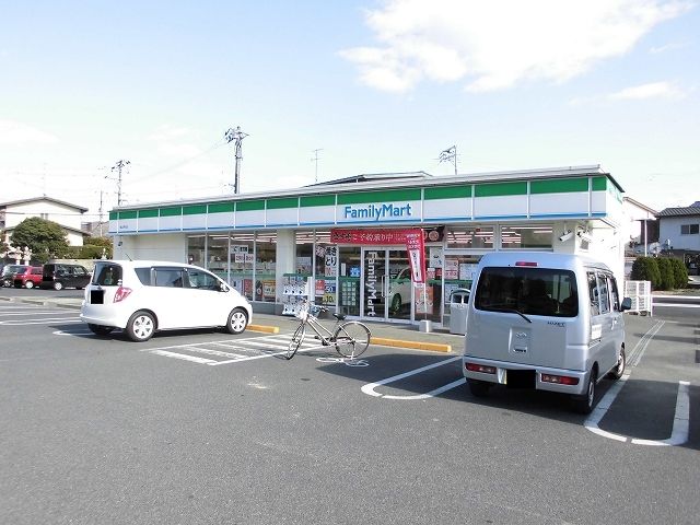 近くのファミリーマート福山坪生店まで850m（徒歩11分）
