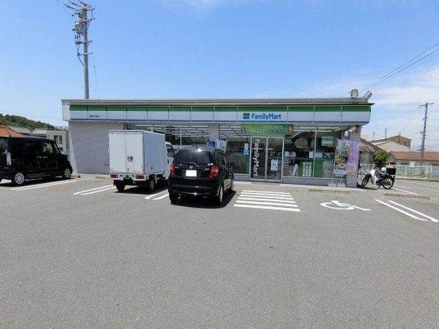 近くのファミリーマート千代崎店まで260m(徒歩4分)