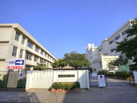 近くの高木第二小学校まで650m(徒歩9分)