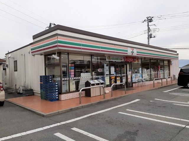 近くのセブンイレブン甲斐双葉龍地店まで500m（徒歩7分）