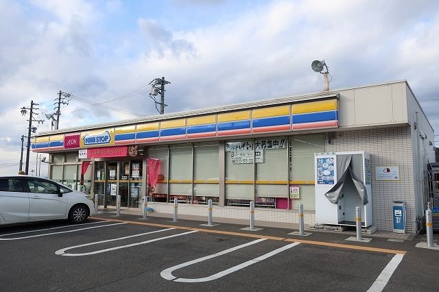 近くのコンビニまで1,300m（徒歩17分）