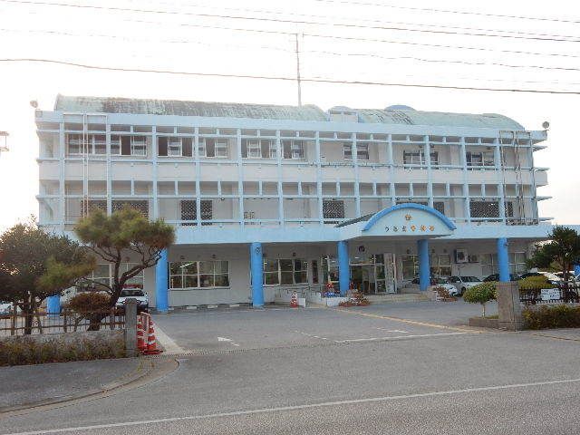 近くのうるま警察署まで1,300m(徒歩17分)