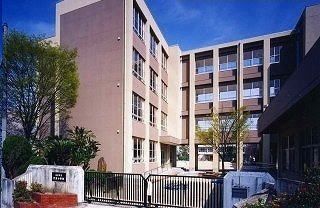 近くの円座小学校さんまで450m(徒歩6分)