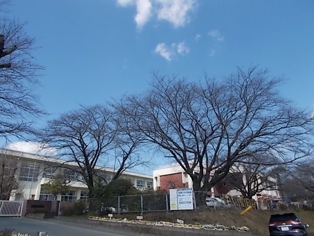近くの小学校まで1,800m（徒歩23分）