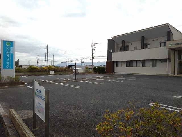 近くのいいだクリニックまで450m（徒歩6分）