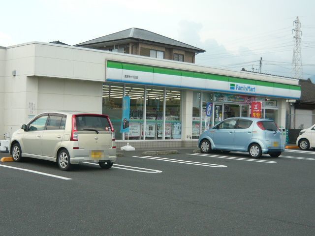 近くのコンビニまで600m（徒歩8分）