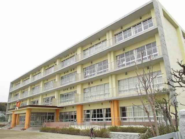 近くの河原田小学校まで450m(徒歩6分)