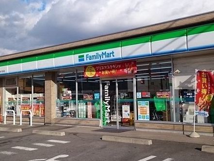 近くのコンビニまで1,200m（徒歩15分）