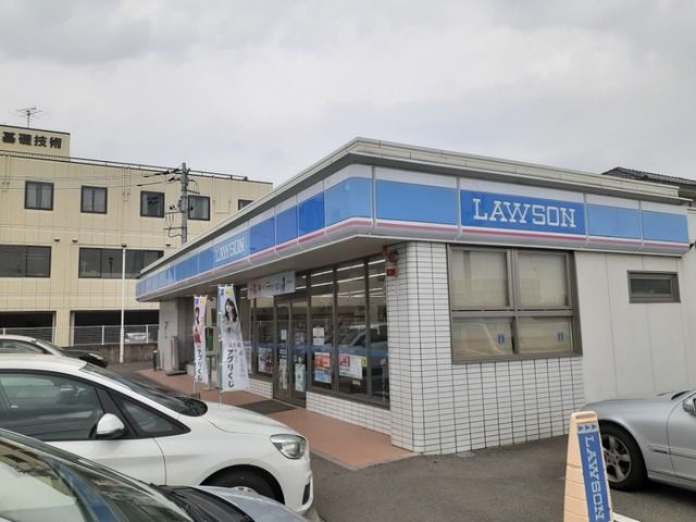 近くのローソン前橋高井町店まで350m（徒歩5分）