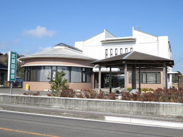 近くの武蔵図書館まで100m（徒歩2分）