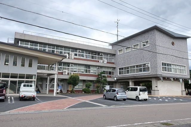 近くの八百津町役場まで2,100m(徒歩27分)