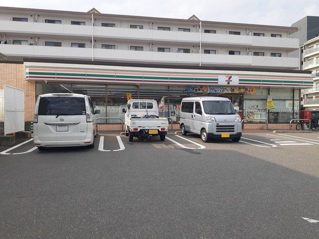 近くのセブンイレブン福岡原6丁目店まで190m（徒歩3分）