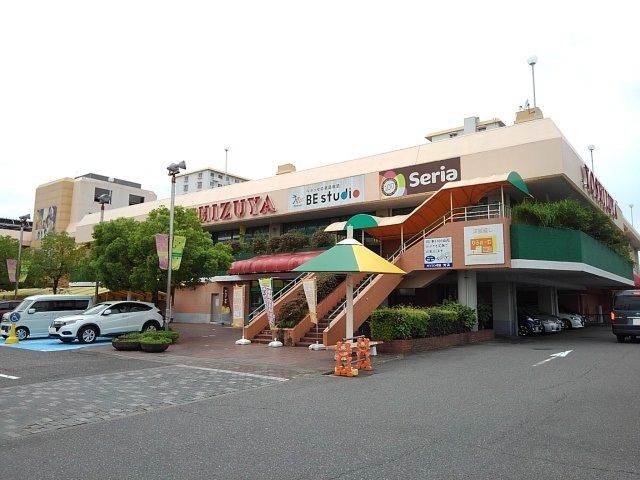 近くのヨシヅヤまで450m（徒歩6分）