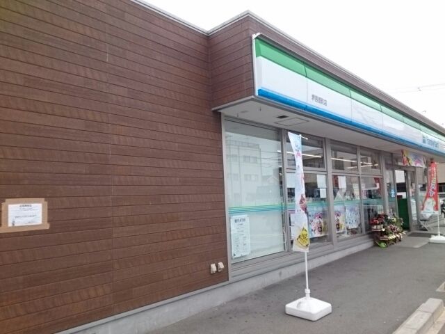 近くのコンビニまで450m（徒歩6分）