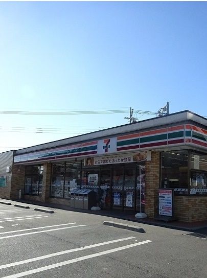 近くのセブンイレブンまで230m（徒歩3分）