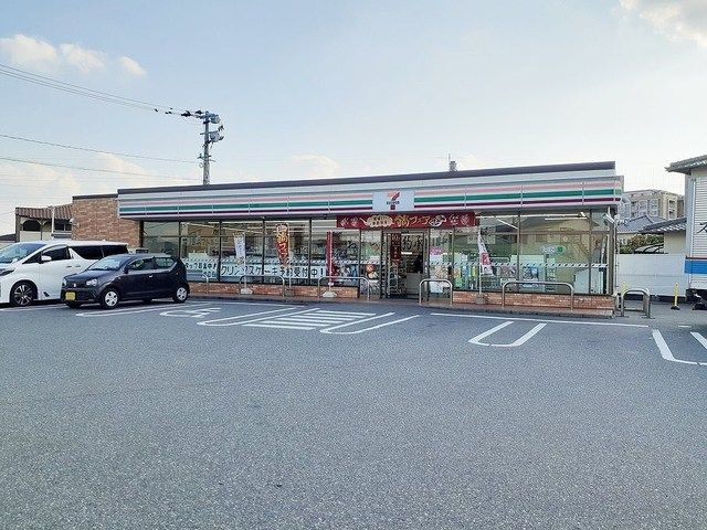 近くのセブンイレブン粕屋仲原郵便局前まで140m（徒歩2分）