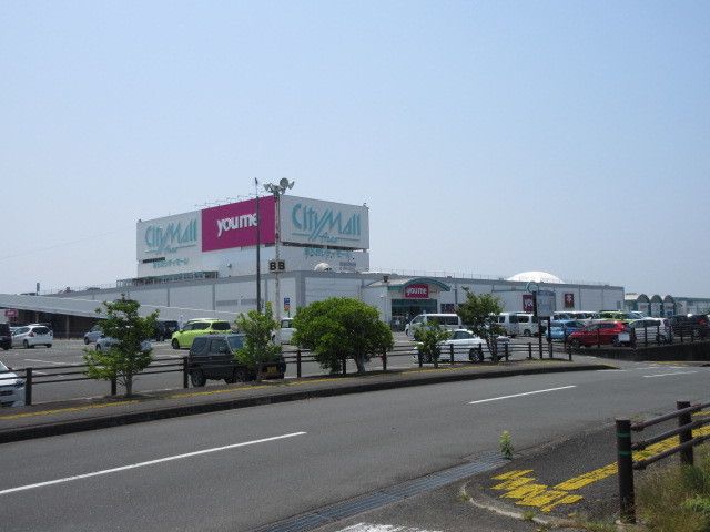 近くのゆめタウンシティモールまで540m（徒歩7分）