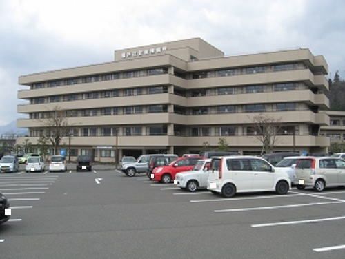 近くの勝山総合病院まで1,200m（徒歩15分）