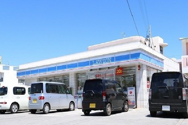 近くのローソン名護バイパス店まで300m(徒歩4分)