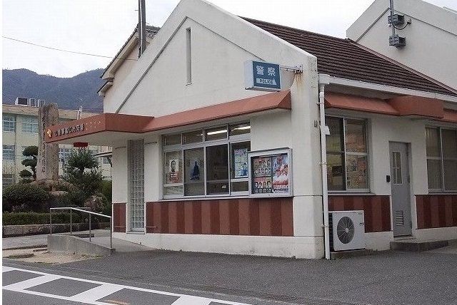 近くの仁方交番まで800m（徒歩10分）