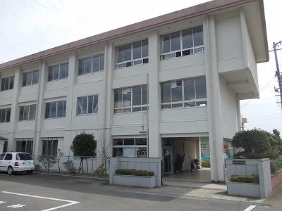 近くの小学校まで950m（徒歩12分）