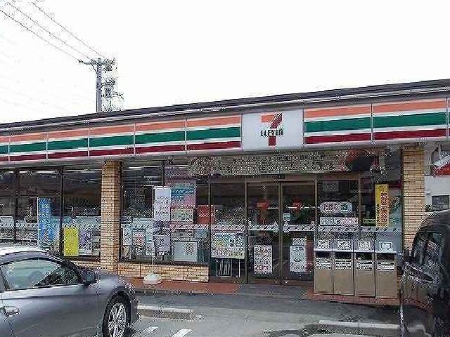 近くのセブンイレブンまで400m（徒歩5分）