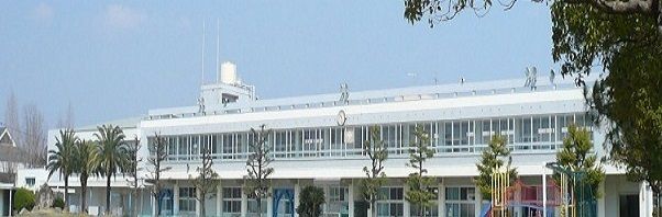 近くの高松市立香南小学校さんまで600m（徒歩8分）