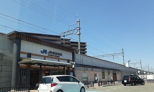 近くのＪＲ総持寺駅まで750m（徒歩10分）