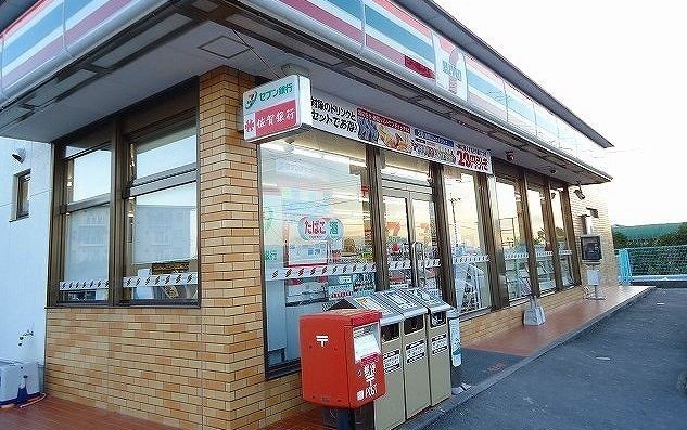 近くのコンビニまで400m（徒歩5分）