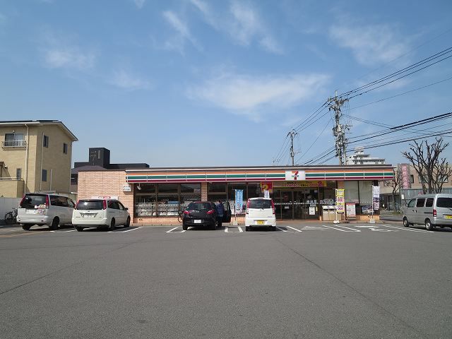 近くのセブンイレブンまで850m（徒歩11分）