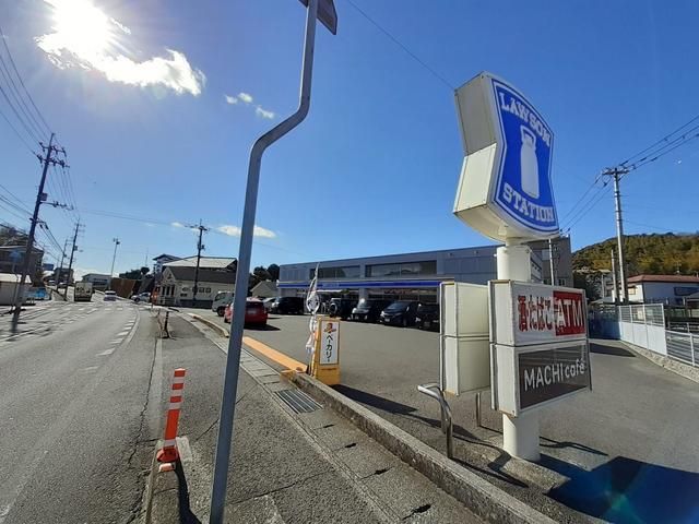 近くのローソン 高知大津鹿児店まで750m（徒歩10分）