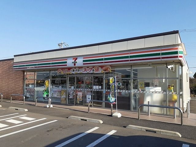 近くのコンビニまで270m（徒歩4分）