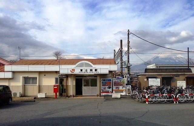 近くの御殿場線富士岡駅まで680m（徒歩9分）