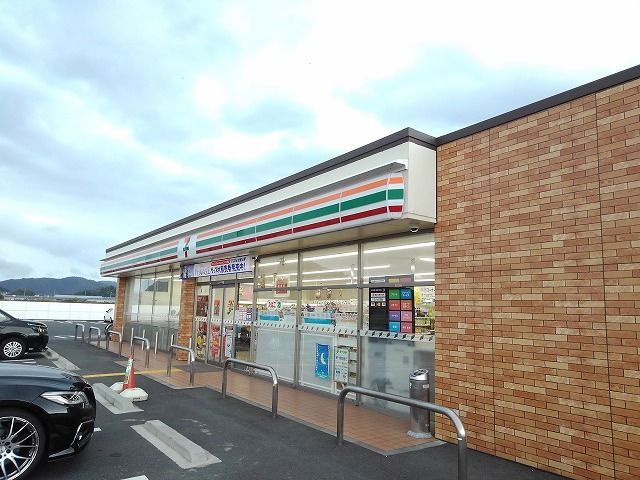 近くのセブンイレブン鳥取津ノ井店まで550m(徒歩7分)