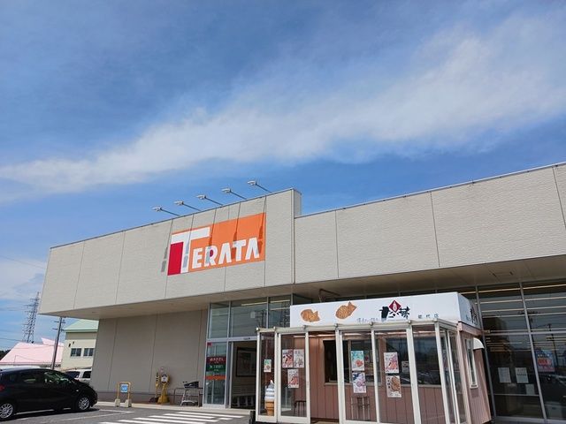 近くのテラタバイパス店まで558m（徒歩7分）