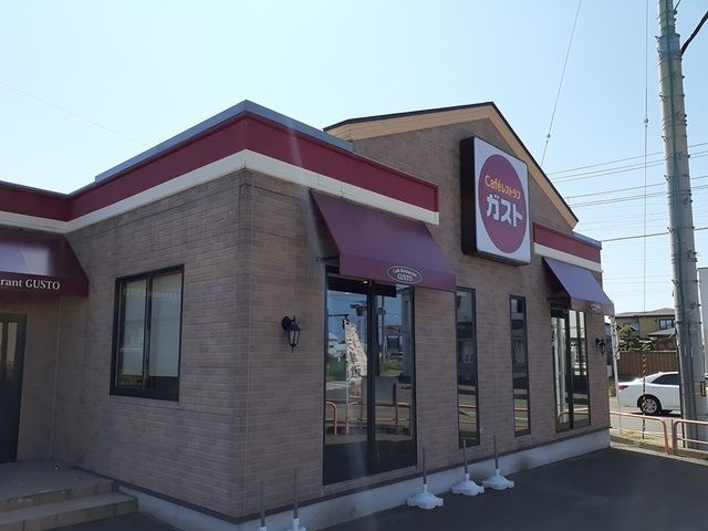 近くのガスト能代店まで789m（徒歩10分）