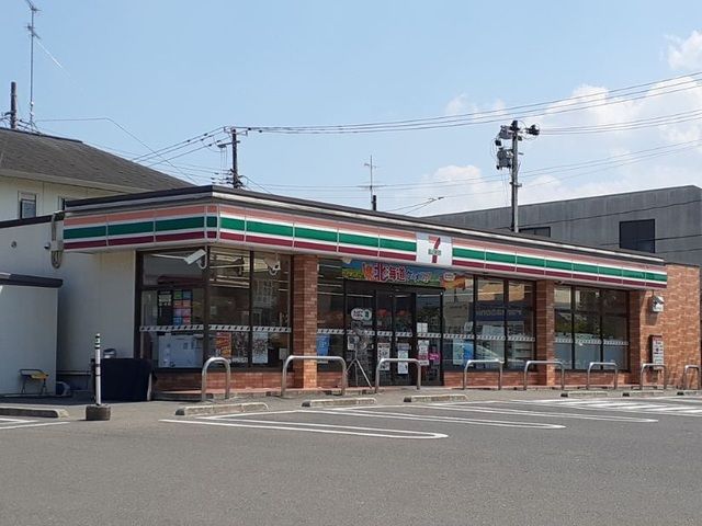 近くのコンビニまで800m（徒歩10分）