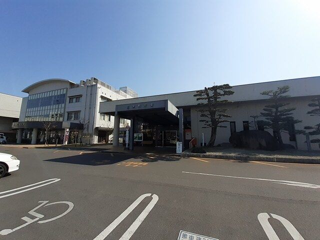 近くの役所まで15m（徒歩1分）