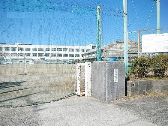近くの下地小学校まで1,000m（徒歩13分）
