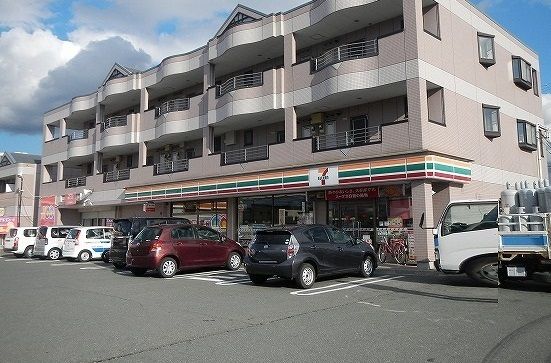 近くのセブンイレブンまで750m（徒歩10分）