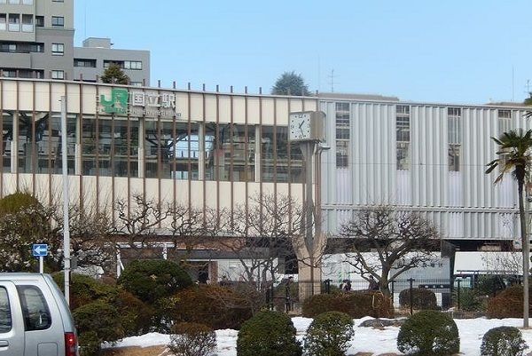 近くの国立駅まで400m（徒歩5分）
