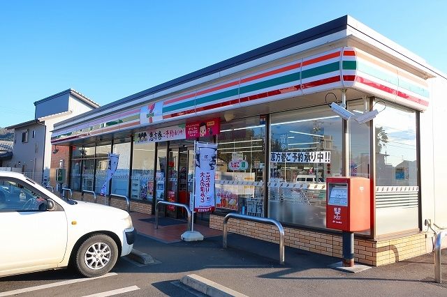 近くのコンビニまで800m（徒歩10分）