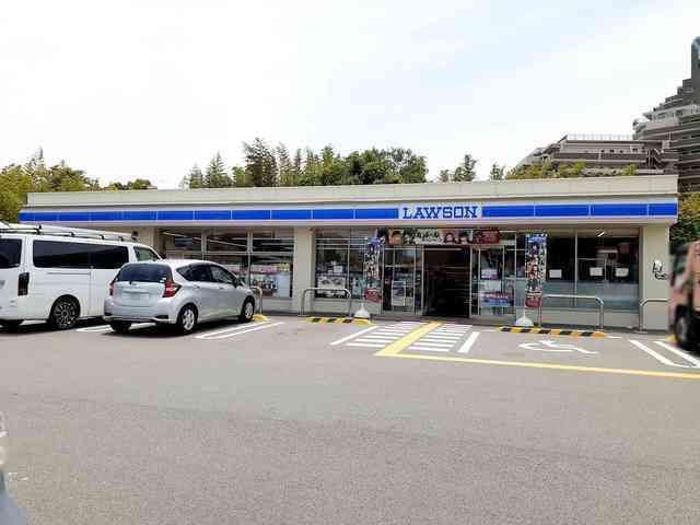 近くのローソン伊川谷有瀬店まで350m（徒歩5分）