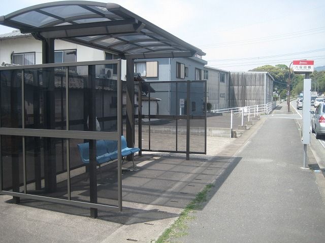 近くの西鉄バス六反田橋停まで270m(徒歩4分)