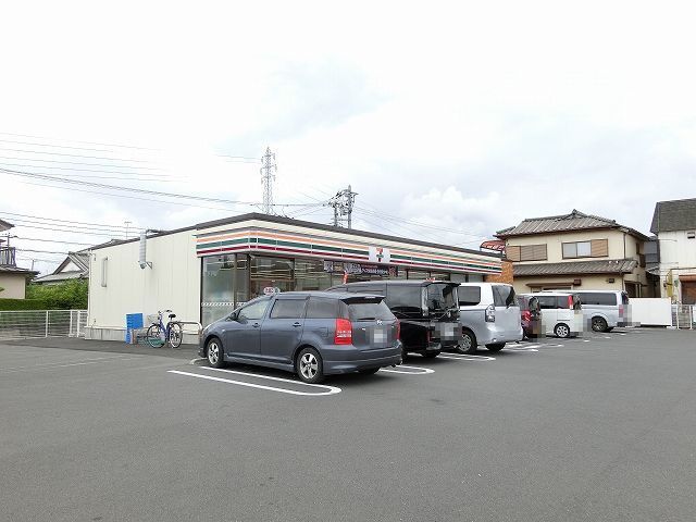 近くのコンビニまで400m（徒歩5分）