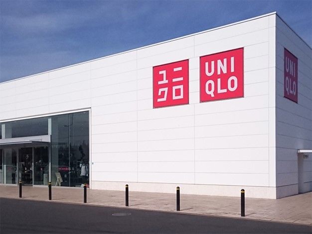 近くのユニクロ深谷店まで1,800m（徒歩23分）