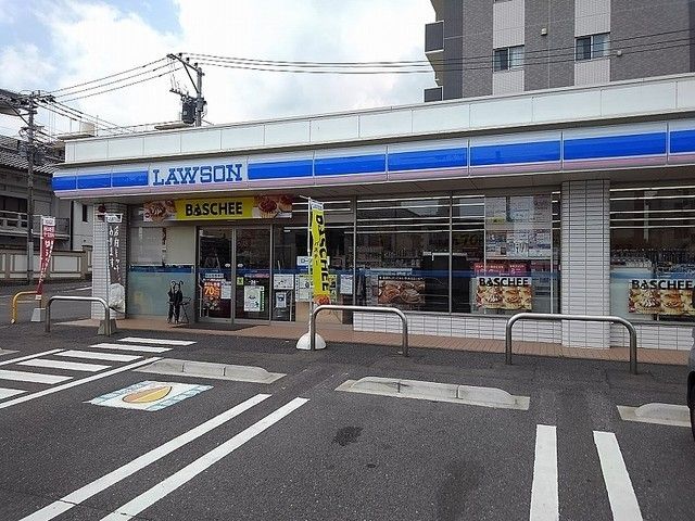 近くのローソンまで210m（徒歩3分）